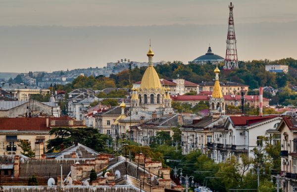 Для отдыха парами в октябре россияне выбирают Севастополь и Ялту