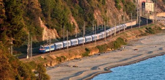 Семь дополнительных поездов в Крым добавят перед курортным сезоном