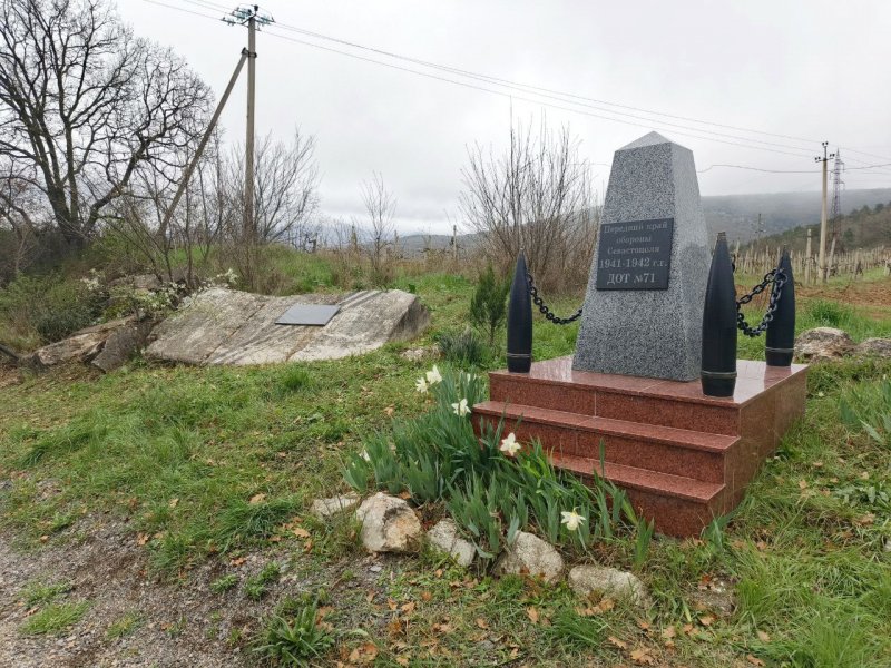 Памятник на месте ДОТа № 71 в Севастополе привели в порядок сотрудники Севгосстройнадзора (ФОТО)