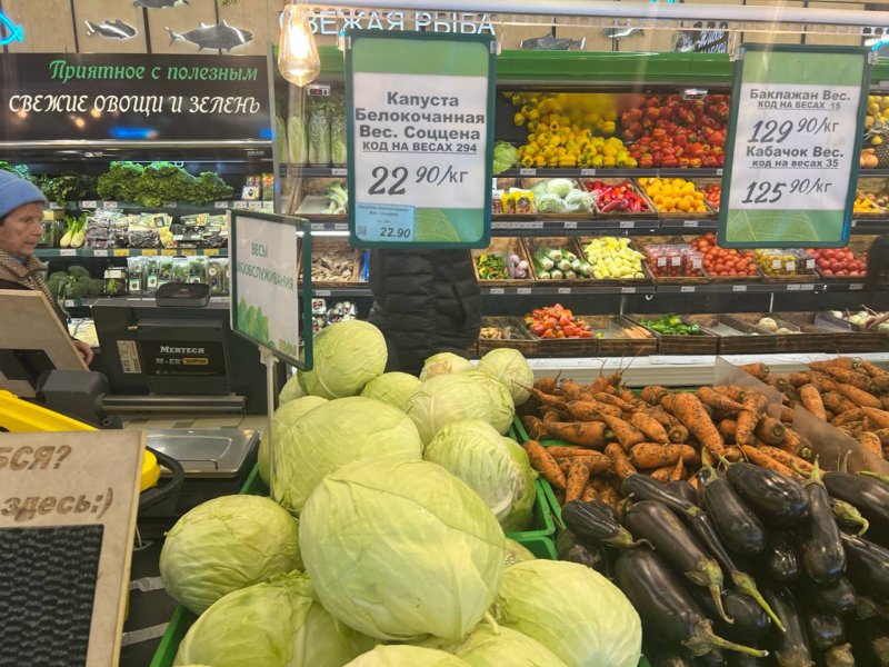В Севастополе подешевели свекла, капуста, мясо кур и молоко, но подорожали огурцы, лук, морковь, яблоки и рис