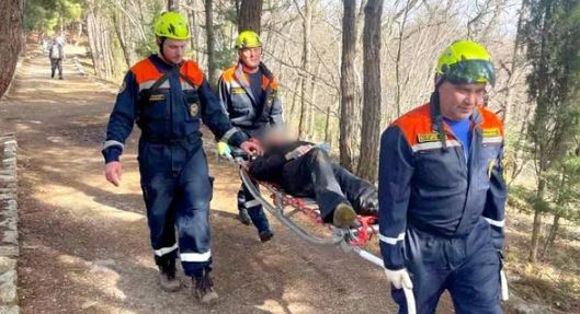В горах на ЮБК упал со склона велосипедист