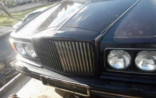 В Крыму таможенники конфисковали раритетный Bentley
