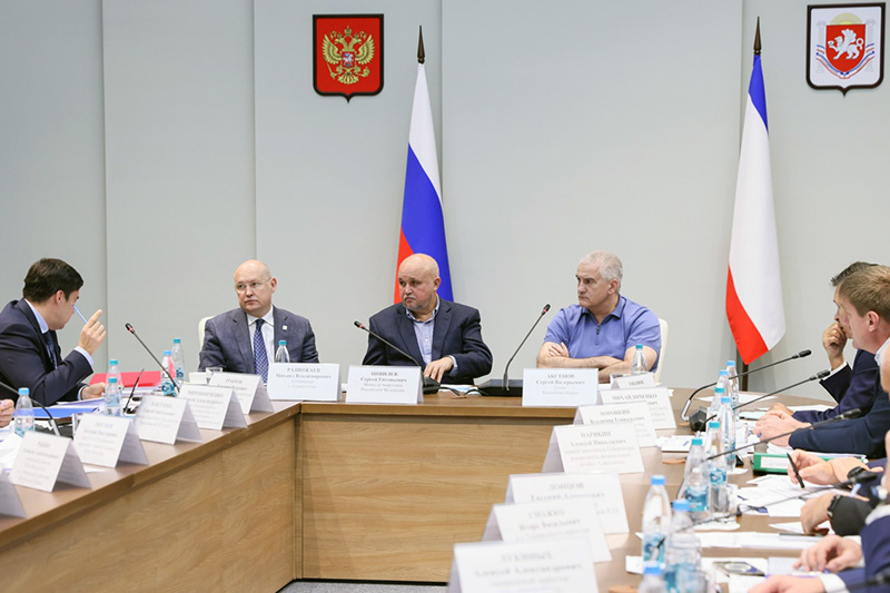 Власти Крыма и Севастополя подготовили Путину предложения по преодолению топливного кризиса (ВИДЕО)