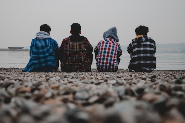 Крымским подросткам предлагают поработать летом вожатыми, дворниками, помощниками воспитателя и официантами