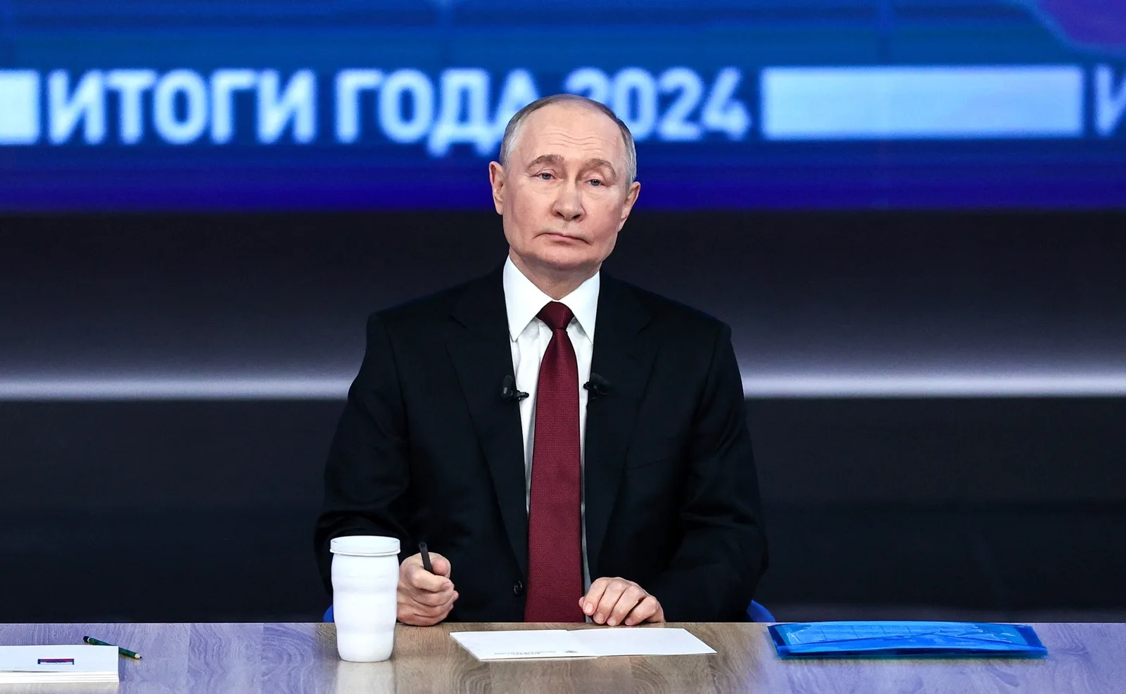 Владимир Путин дал совет, как общаться с телефонными мошенниками