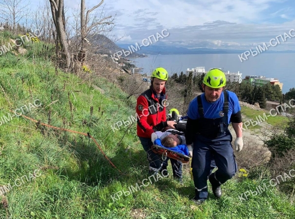 Турист в Крыму сорвался с 20-метрового обрыва