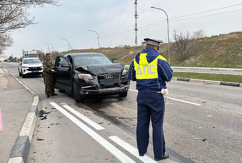 В Севастополе в ДТП с участием трех автомобилей пострадала женщина-пассажир (ФОТО)