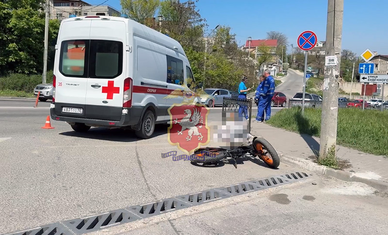 В Севастополе водитель электровелосипеда погиб, наехав на бордюрный камень (ВИДЕО)