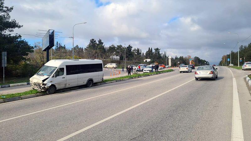 Две женщины и девочка пострадали в ДТП с участием рейсового автобуса в Севастополе (ФОТО)