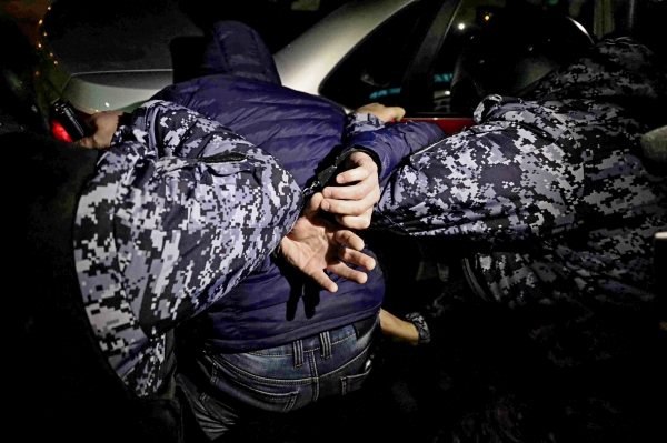 Мужчину с муляжом гранаты задержали ночью в Симферополе