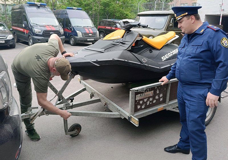 Крымский Следком передал на фронт гидроцикл, FPV-дроны и «буханку»