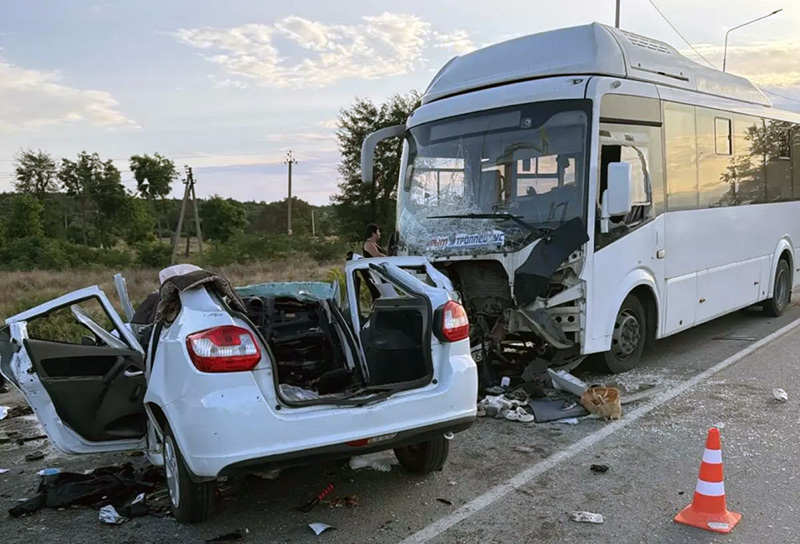 В Крыму столкновении легковушки и автобуса погибли водитель и два несовершеннолетних пассажира (ВИДЕО)