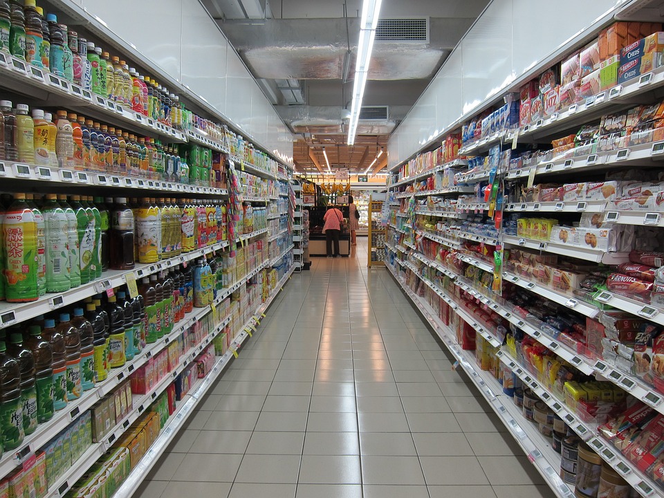 Наценка на некоторые социальные продукты в крымских сетях достигает 90% – Аксенов