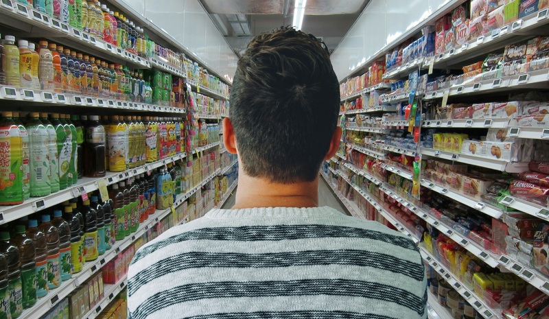 Большинство крымчан всегда проверяют срок годности продуктов питания