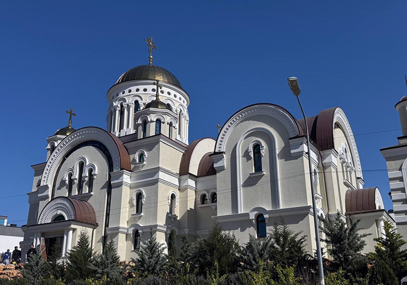 В храме Всех святых в земле русской просиявших на улице Парковой пройдет субботник