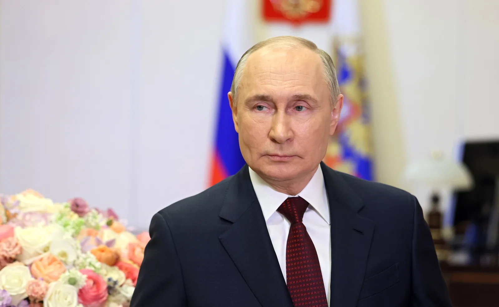 Поздравление Владимира Путина с Международным женским днём