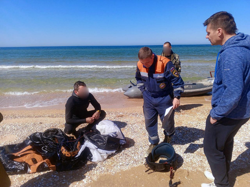 В Крыму спасли унесенного далеко в море кайтсерфера