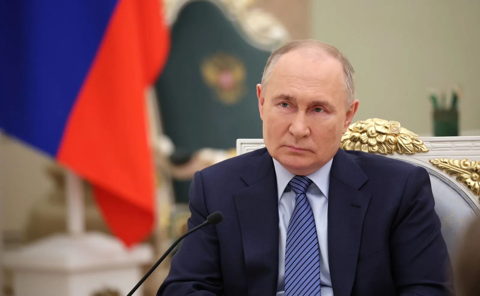 Путин поручил рассмотреть оплату проезда через «Макс»