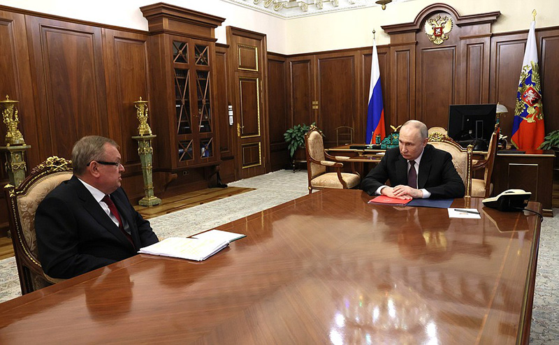 Глава банка ВТБ доложил Путину о планах работы в Крыму