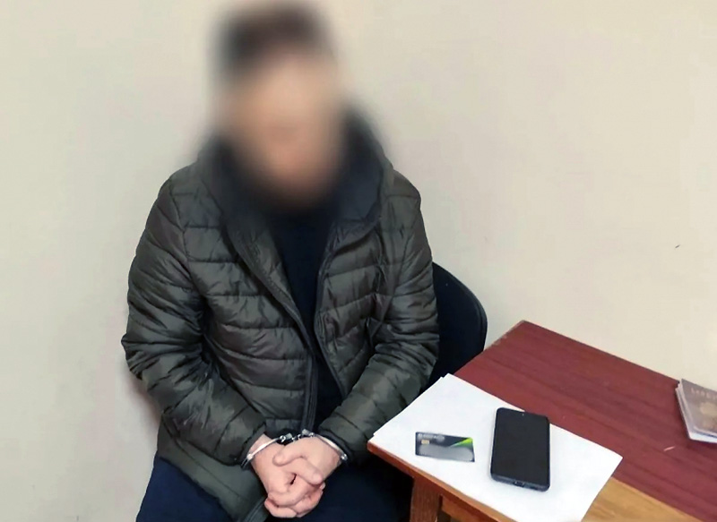 В Крыму задержали курьера дистанционных мошенников