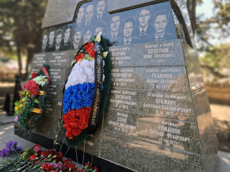 В Севастополе почтили память погибших моряков подлодки «Курск»