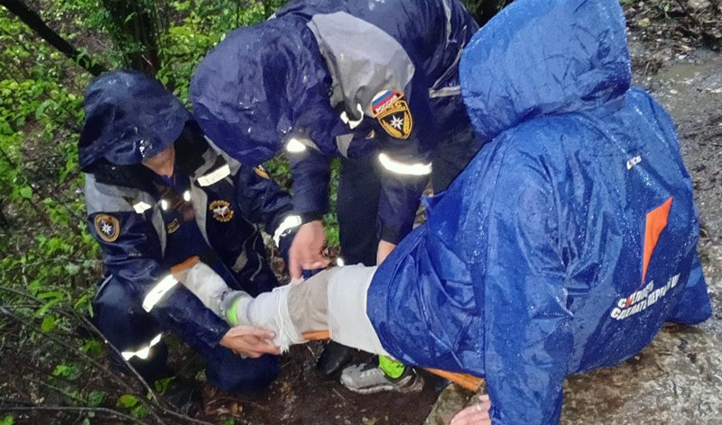 Крымские спасатели оказали помощь туристке на Мангуп-Кале