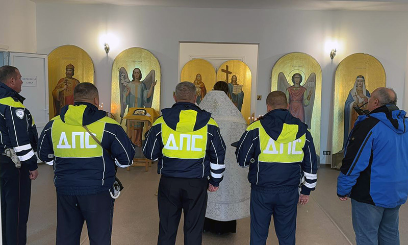 Севастопольские автоинспекторы зажгли свечи об упокоении погибших в ДТП (видео)