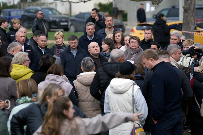 Губернатор встретился с жителями домов № 14 и 20 по улице Корчагина, пострадавших от взрыва (ВИДЕО)