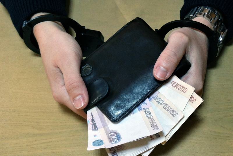 Севастополец обокрал потенциальную тещу