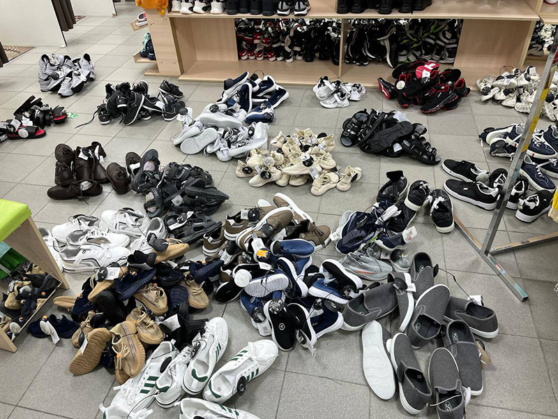 В Севастополе полицейские изъяли немаркированной обуви на 4,5 млн рублей