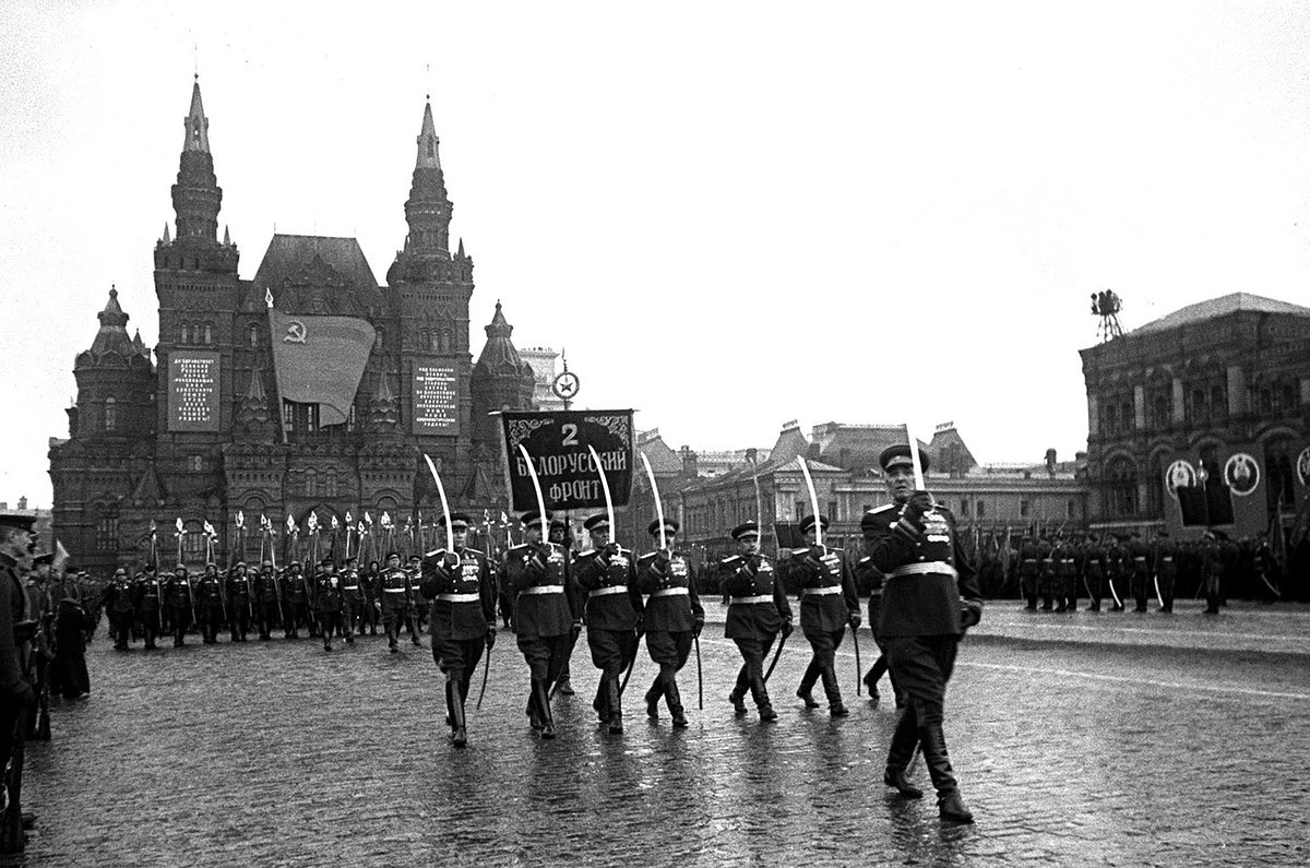 24 июня: День Парада Победы 1945 года, День Республики Чувашия и Международный день феи