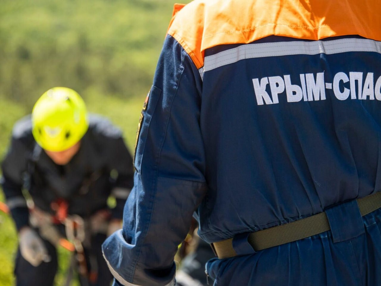 Пострадавшую в Крыму туристку километр несли на носилках по горам