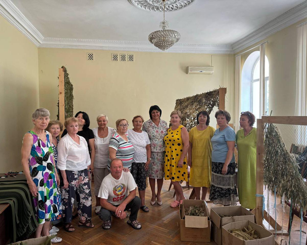 Татьяна Лобач приняла участие в сборе гуманитарной помощи участникам СВО (фото)
