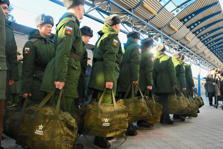Госдума приняла в третьем чтении закон о круглогодичном призыве на военную службу