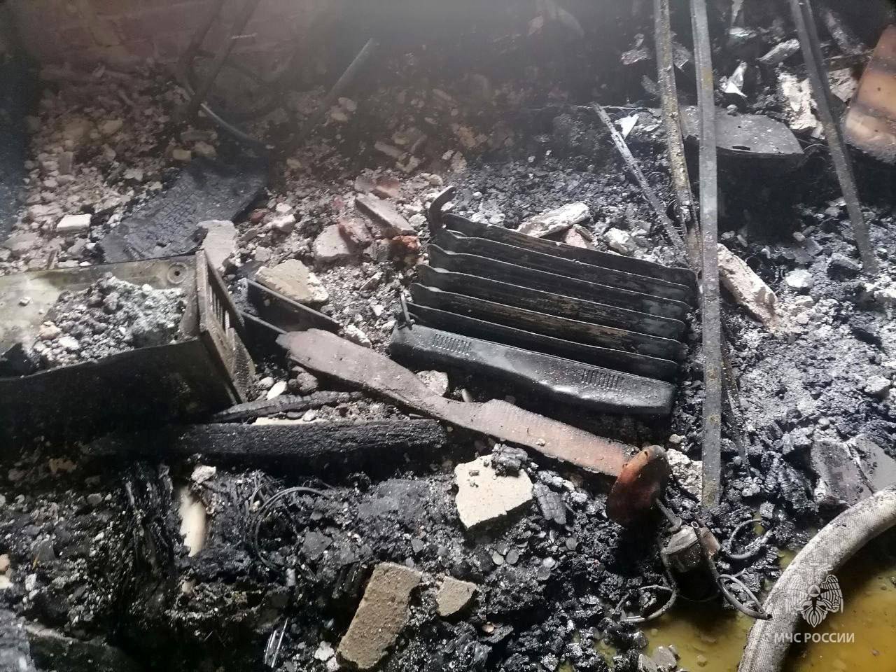 На пожаре в Крыму спасли мужчину