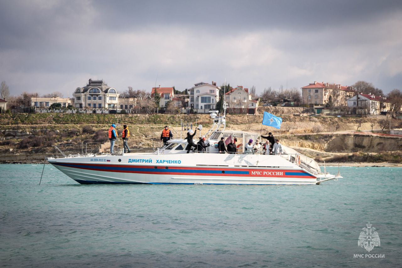 Воды Чёрного моря освятили с борта катера МЧС (ФОТО)