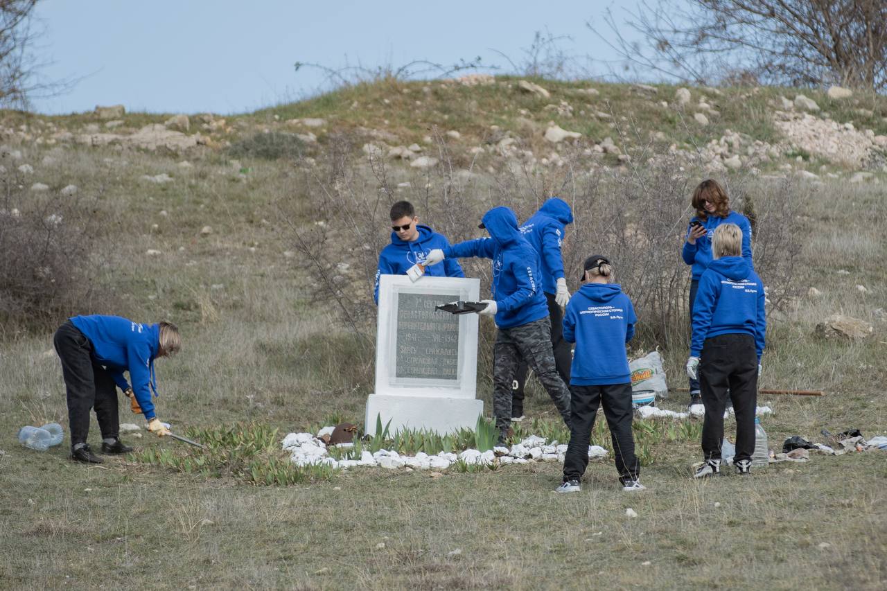 В Севастополе начали приводить в порядок мемориалы и воинские захоронения (ФОТО)