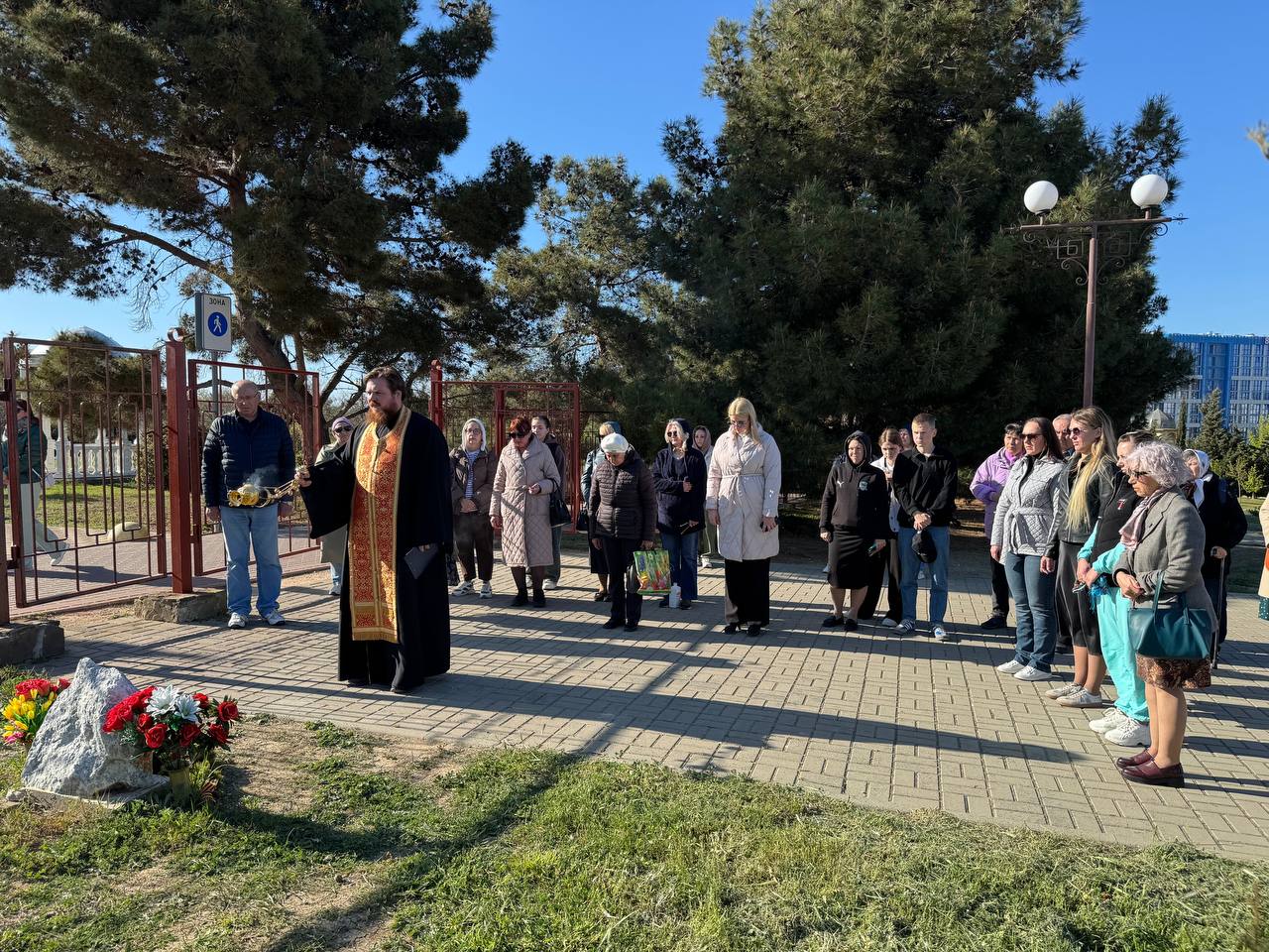 В севастопольском «Сквере Героев СВО» прошел молебен по погибшим героям СВО