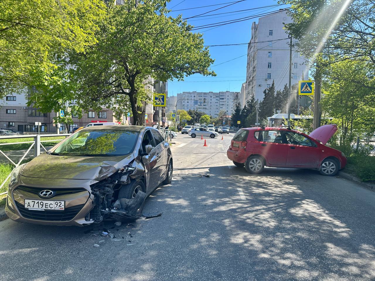 Подросток в Севастополе пошел на «красный» и устроил ДТП с двумя иномарками