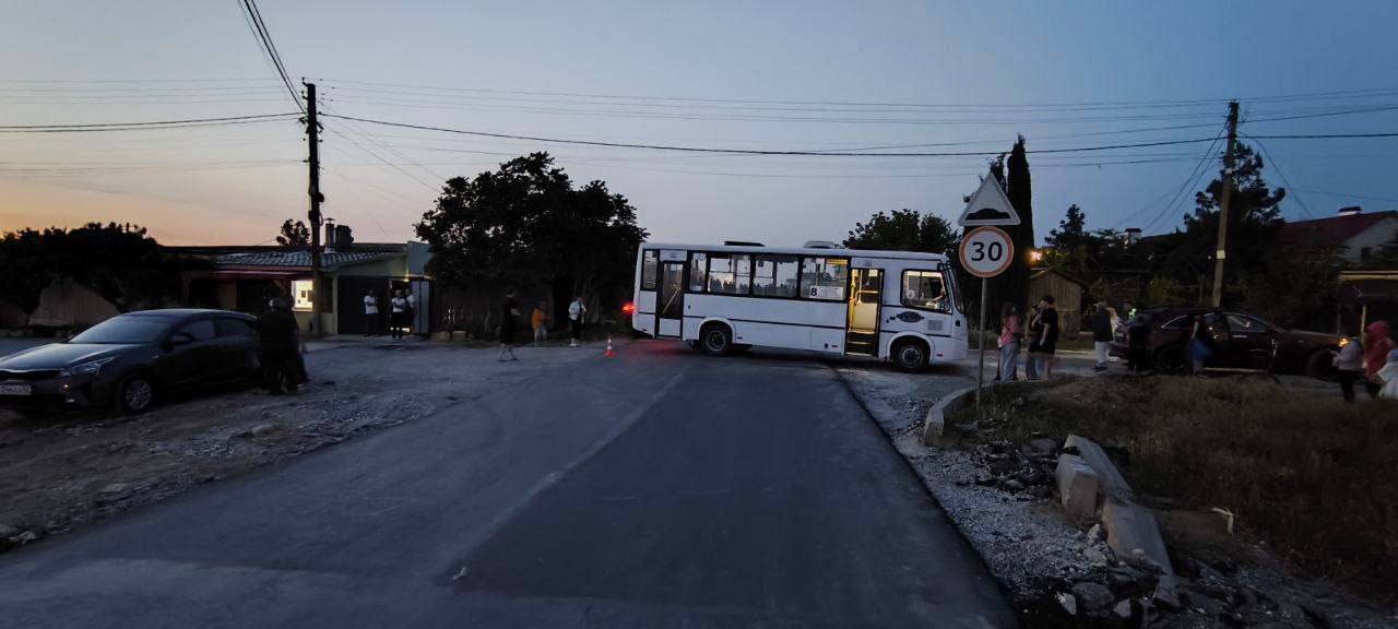 В Евпатории автобус сбил подростка на велосипеде (ФОТО)