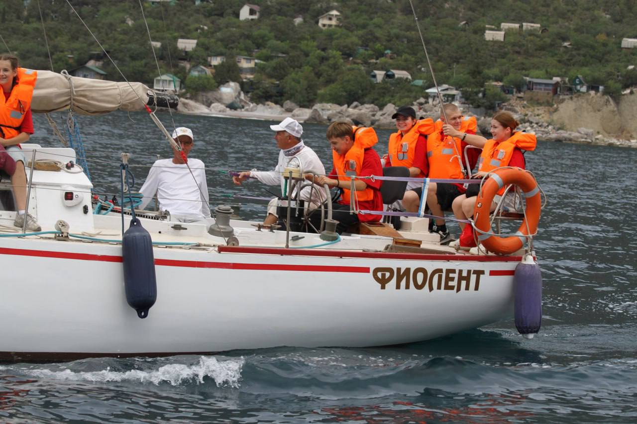 Подростки осваивают морское дело в Севастополе