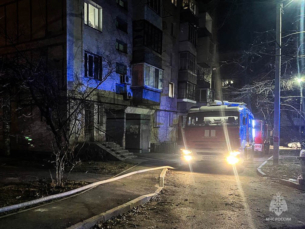 Двух взрослых и ребенка госпитализировали после пожара в Севастополе