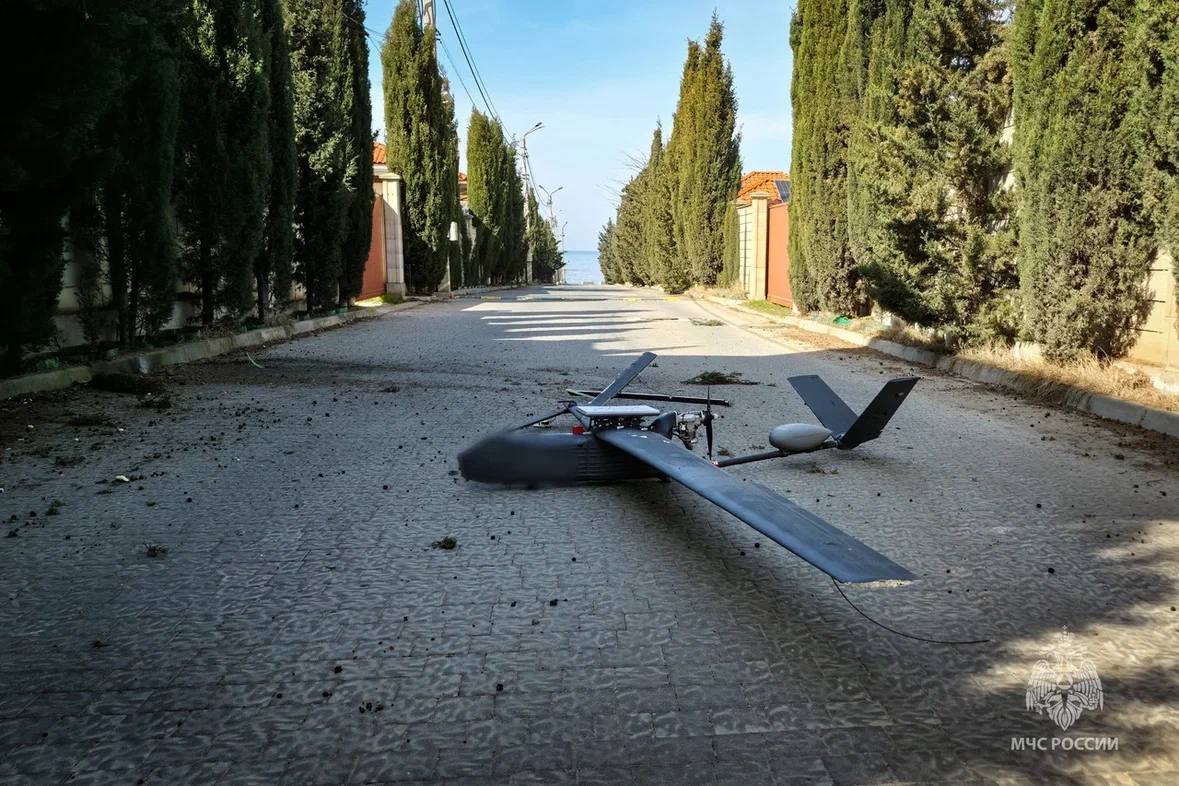 Неразорвавшийся дрон обнаружили во дворе на Радиогорке в Севастополе