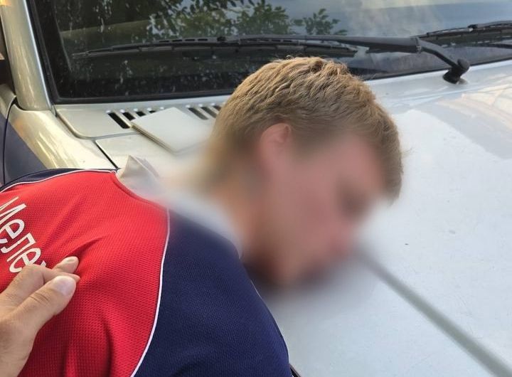 В Симферополе пассажир такси ударил водителя камнем по голове и похитил телефон
