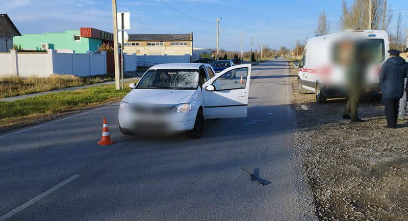 В Крыму велосипедист попал под Renault Logan