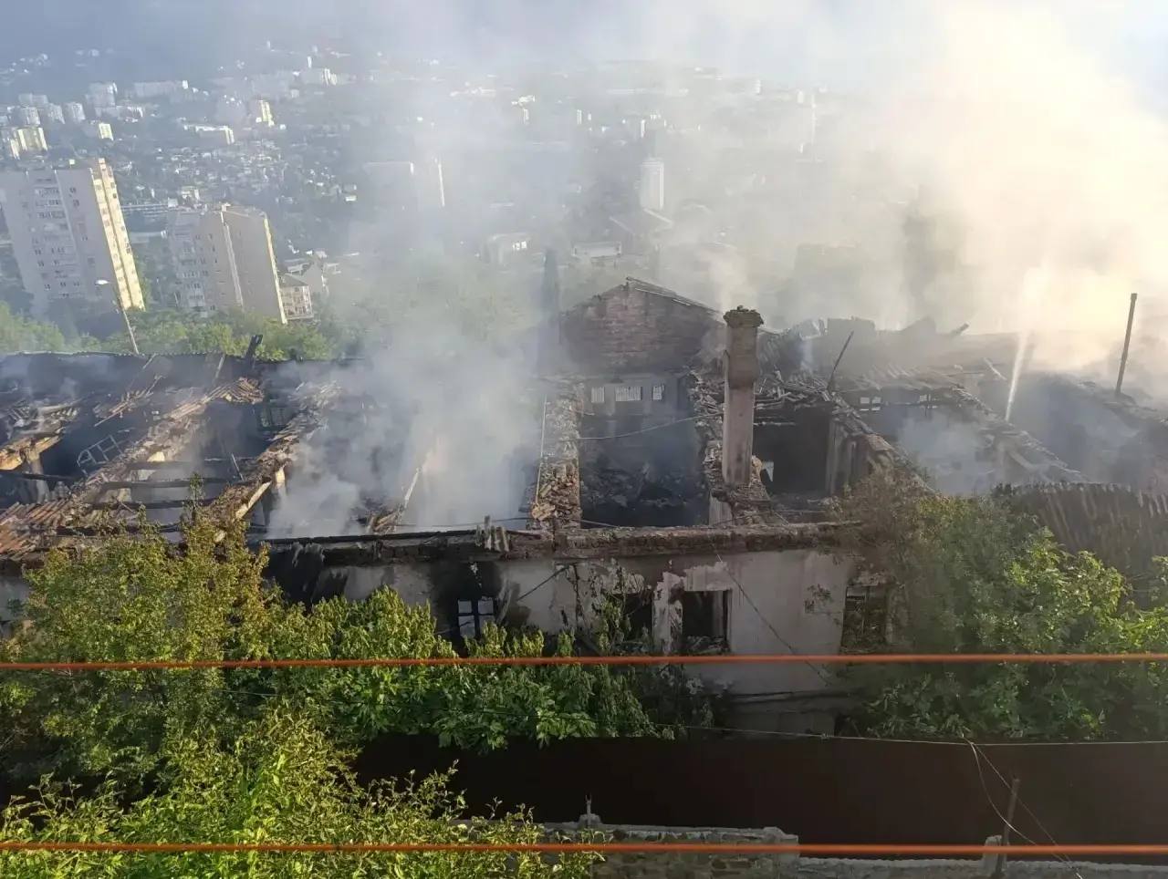Прокуратура взяла на контроль установление обстоятельств ночного пожара в Ялте