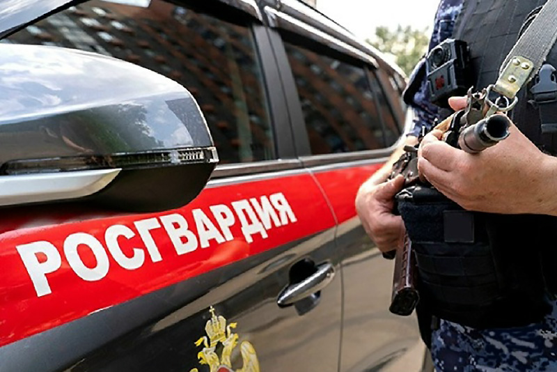В Севастополе росгвардейцы задержали двоих нетрезвых мужчин, попытавшихся обнести продуктовый магазин