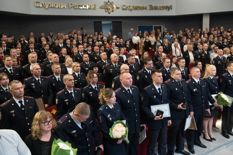 Сотрудников УМВД России по Севастополю наградили в преддверии профессионального праздника