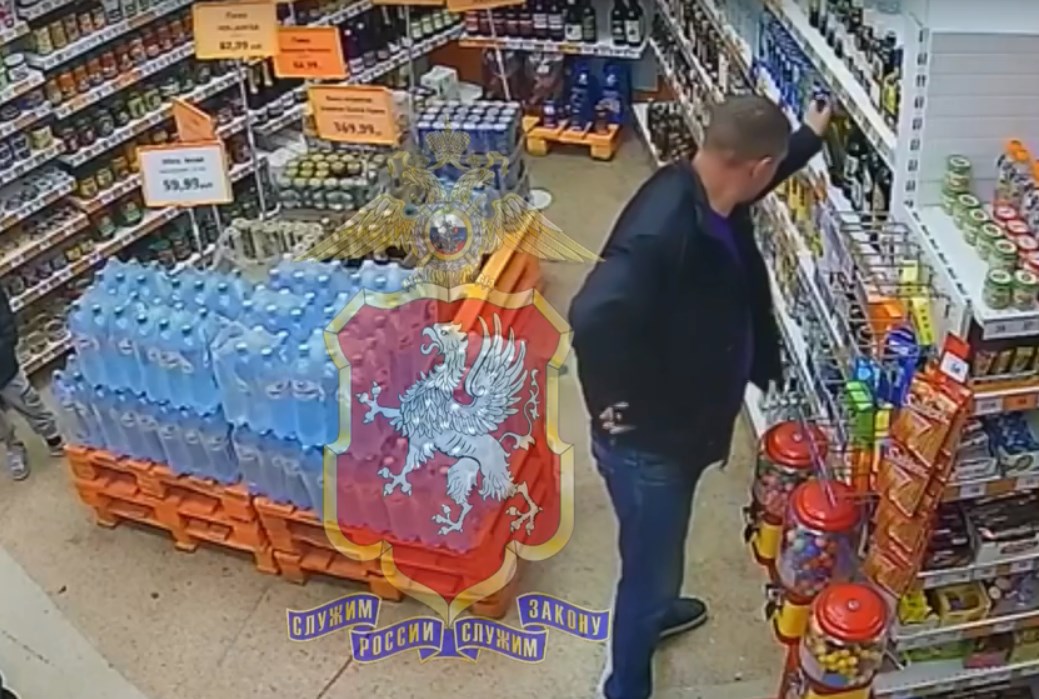 Пьяный севастополец пытался вынести из магазина бутылку виски 