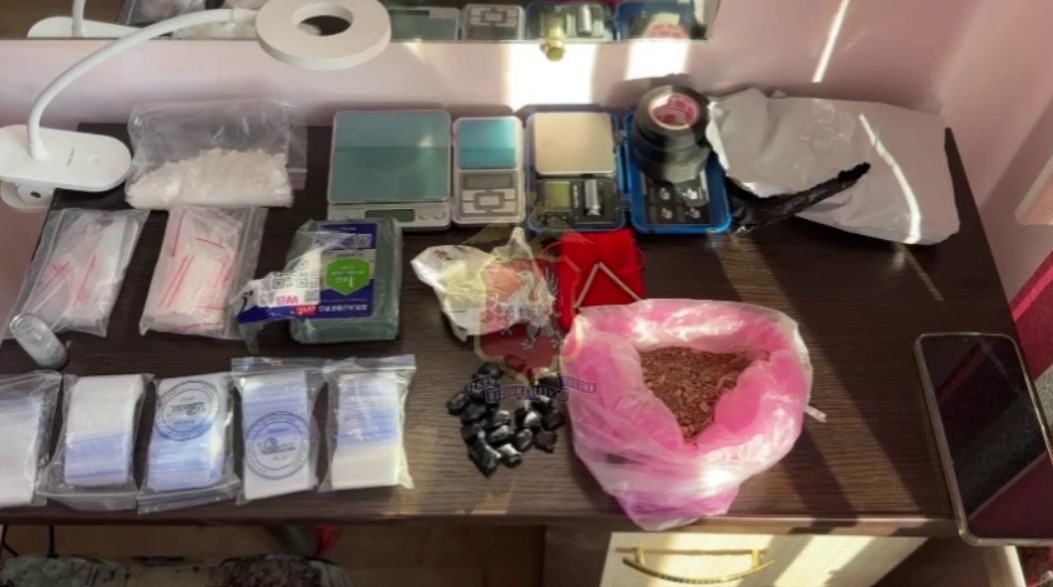 Супружеская пара пыталась сбыть крупную партию метадона в Севастополе (видео)